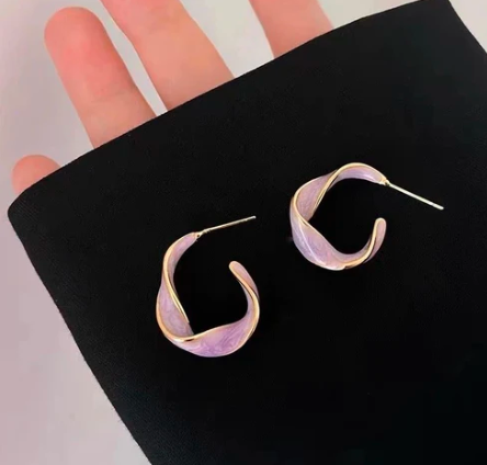 Lilac Twisted Hoop Earrings – Elegant Minimalist Statement Jewelry